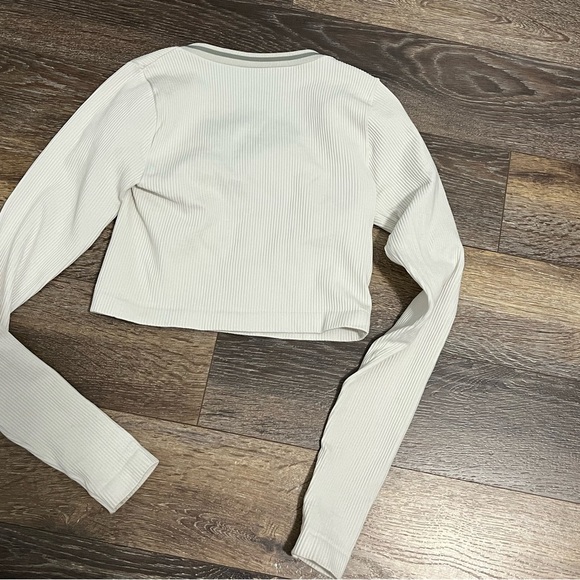 Urban Outfitters Women's White and Grey Shirt - Picture 4 of 6
